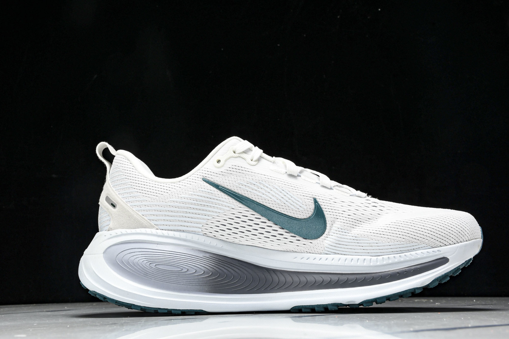 Zoom 尺码36-46

纯原版出品-Air Zoom Vomero 18 登月18 2025新款缓震