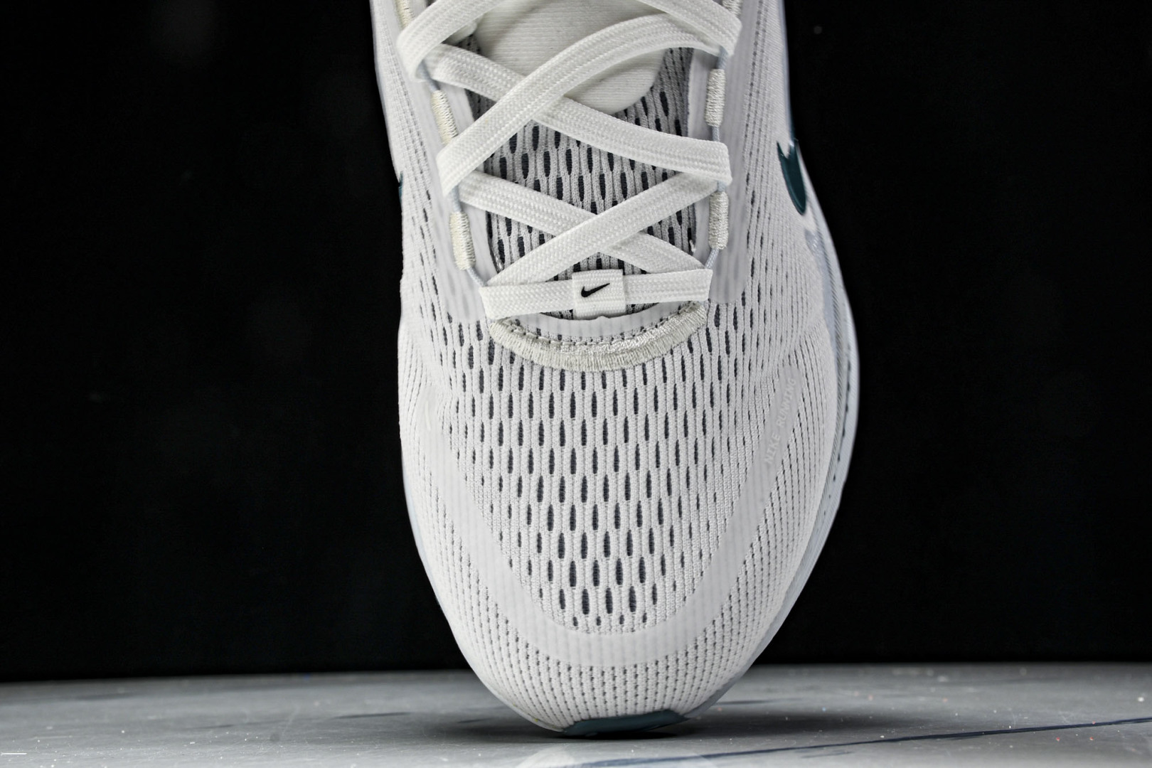 Zoom 尺码36-46

纯原版出品-Air Zoom Vomero 18 登月18 2025新款缓震