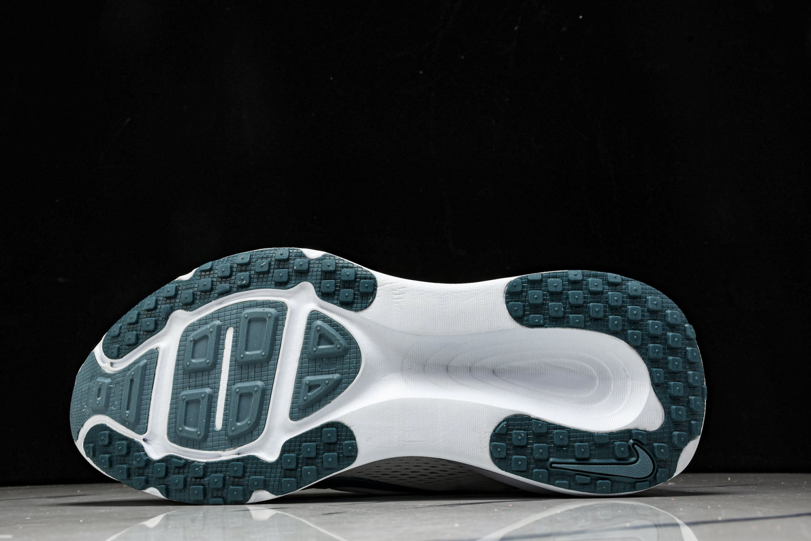 Zoom 尺码36-46

纯原版出品-Air Zoom Vomero 18 登月18 2025新款缓震