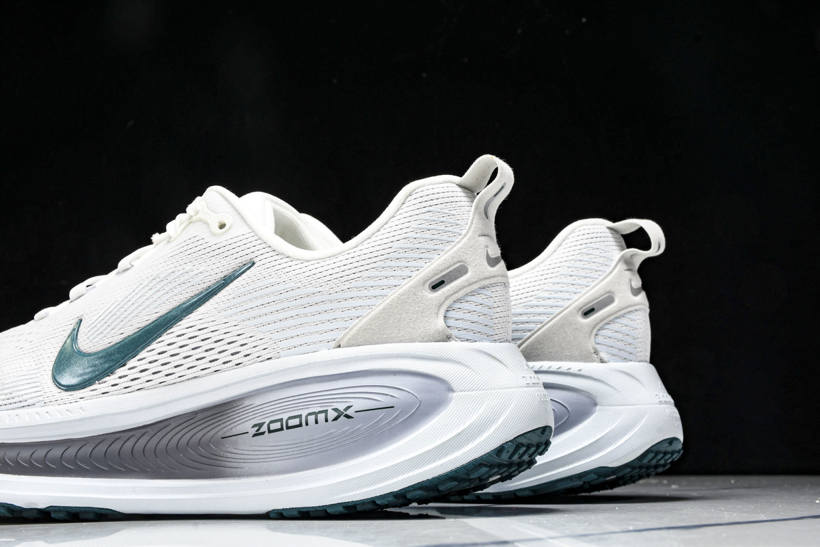 Zoom 尺码36-46

纯原版出品-Air Zoom Vomero 18 登月18 2025新款缓震
