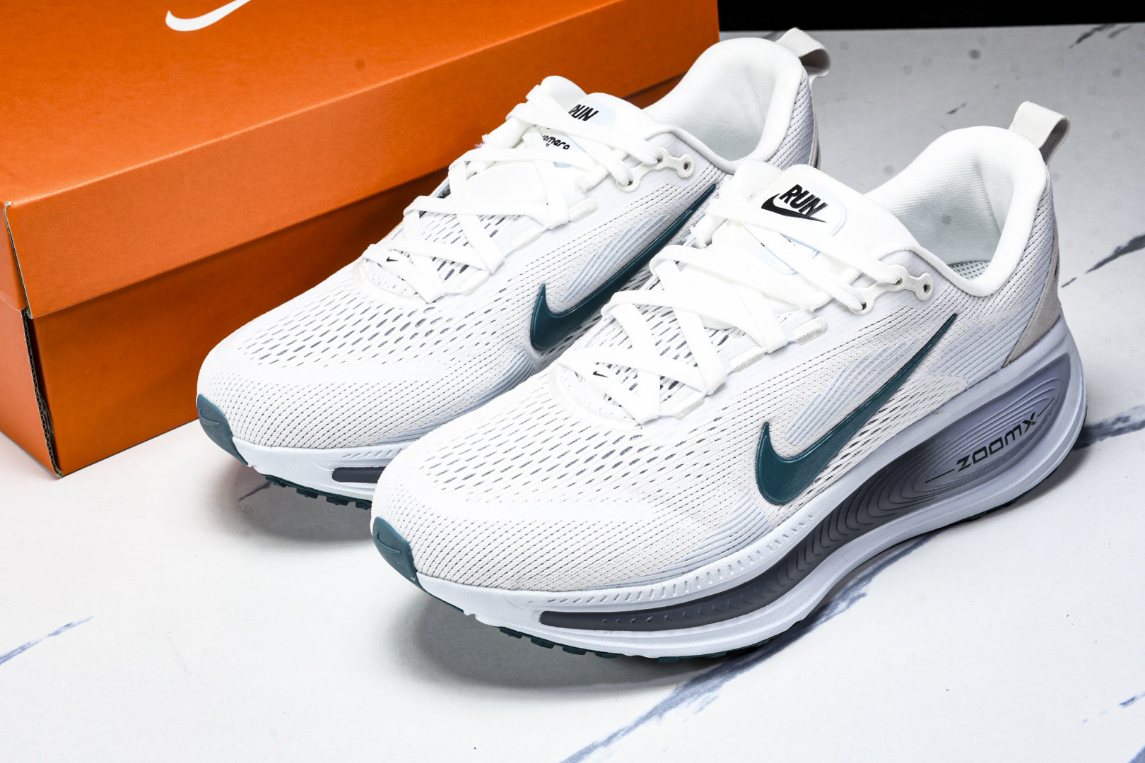 Zoom 尺码36-46

纯原版出品-Air Zoom Vomero 18 登月18 2025新款缓震