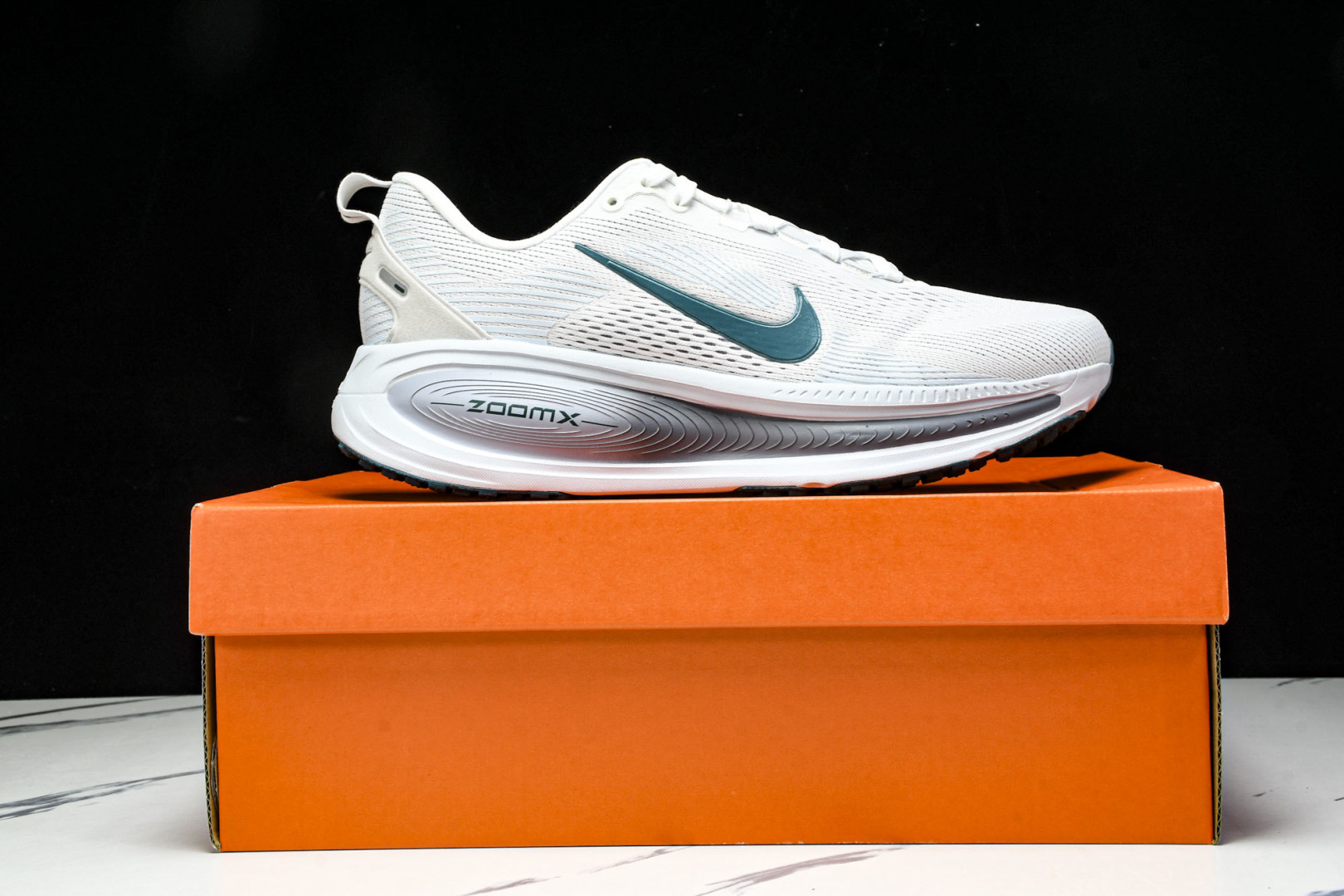 Zoom 尺码36-46

纯原版出品-Air Zoom Vomero 18 登月18 2025新款缓震