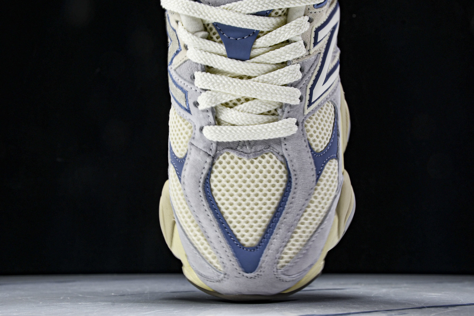 NB9060 尺码36-46.5

纯原版出品-New Balance NB9060 联名款 复古休闲运
