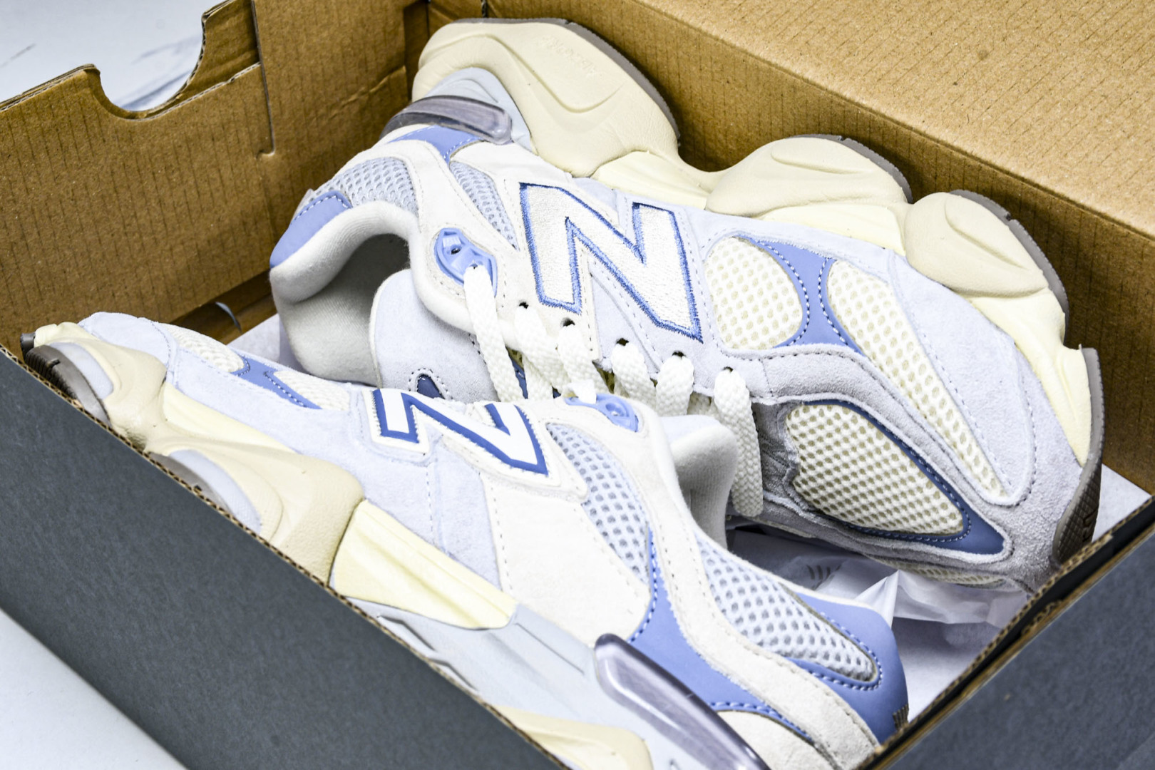 NB9060 尺码36-46.5

纯原版出品-New Balance NB9060 联名款 复古休闲运