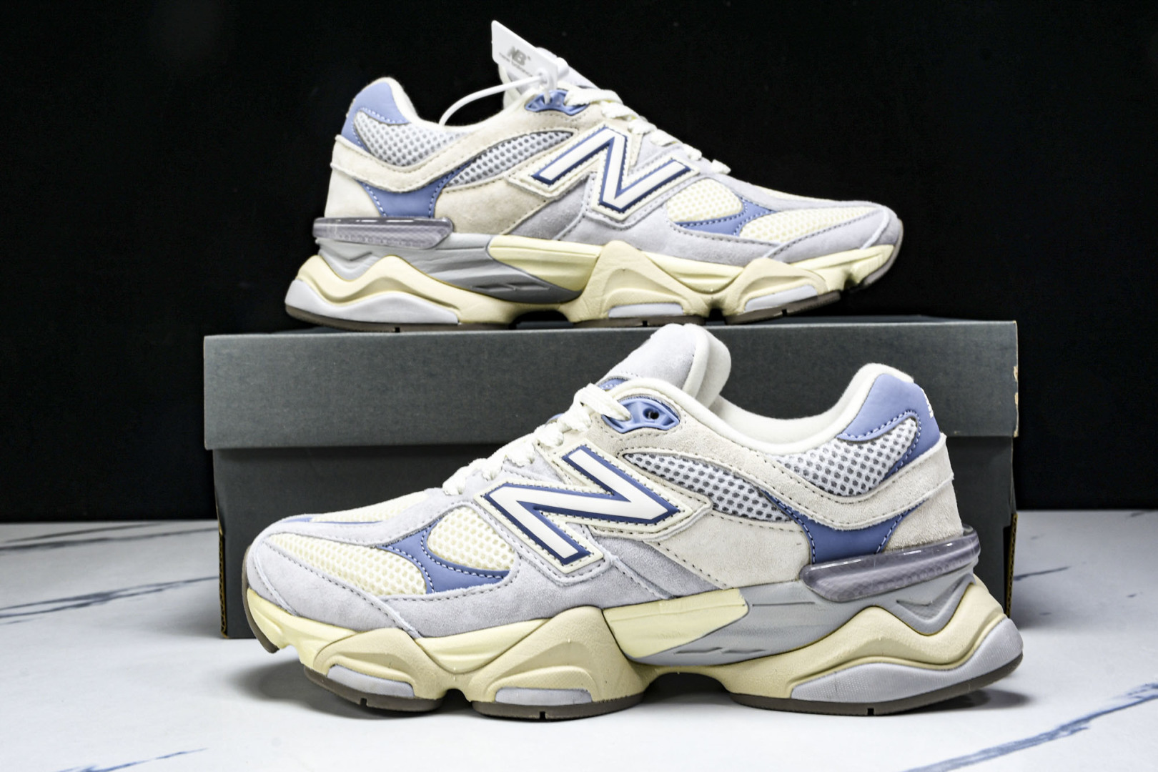 NB9060 尺码36-46.5

纯原版出品-New Balance NB9060 联名款 复古休闲运