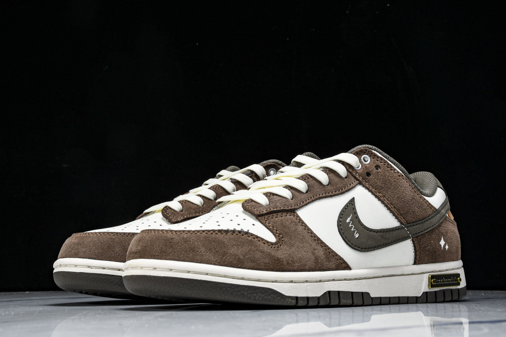 Dunk 尺码40-46.5

纯原版出品-SB Dunk Low 联名 白咖色 高端定制 低帮休闲板鞋