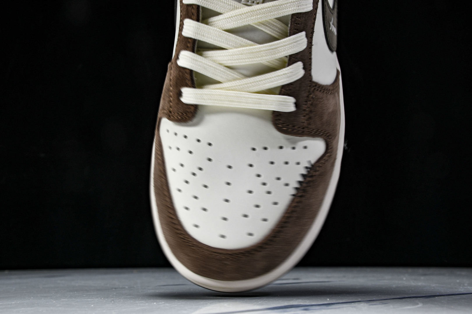 Dunk 尺码40-46.5

纯原版出品-SB Dunk Low 联名 白咖色 高端定制 低帮休闲板鞋