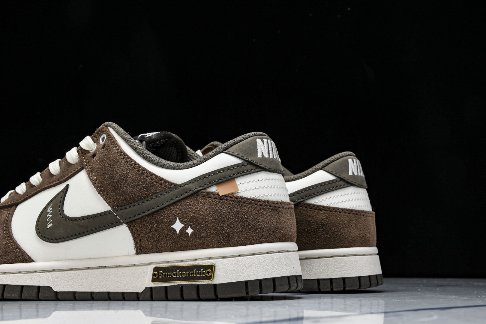 Dunk 尺码40-46.5

纯原版出品-SB Dunk Low 联名 白咖色 高端定制 低帮休闲板鞋