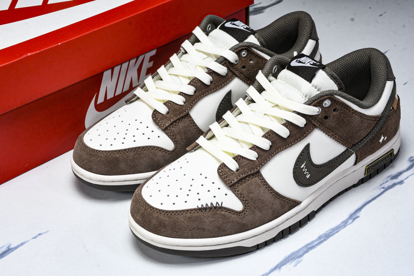 Dunk 尺码40-46.5

纯原版出品-SB Dunk Low 联名 白咖色 高端定制 低帮休闲板鞋