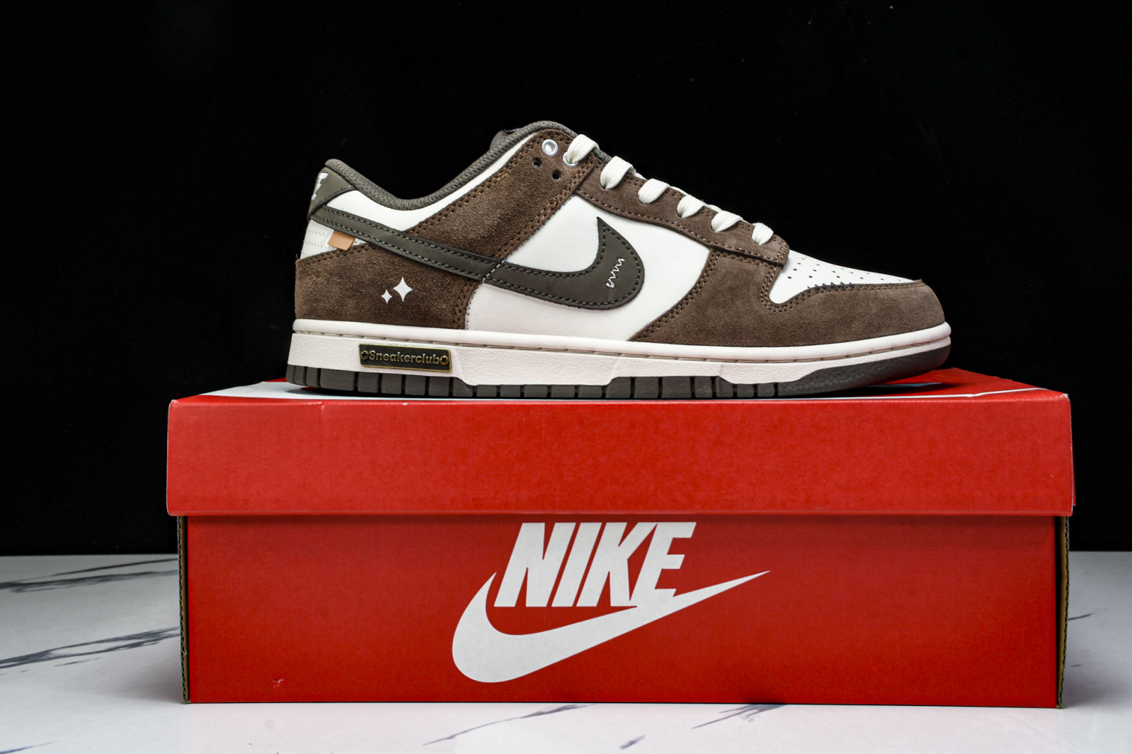 Dunk 尺码40-46.5

纯原版出品-SB Dunk Low 联名 白咖色 高端定制 低帮休闲板鞋