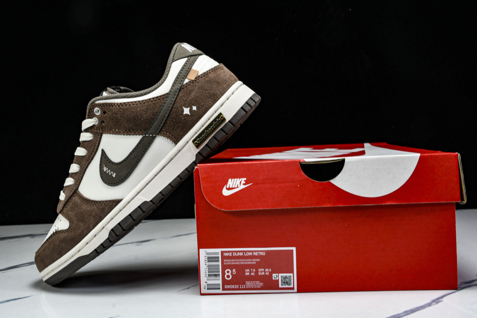 Dunk 尺码40-46.5

纯原版出品-SB Dunk Low 联名 白咖色 高端定制 低帮休闲板鞋