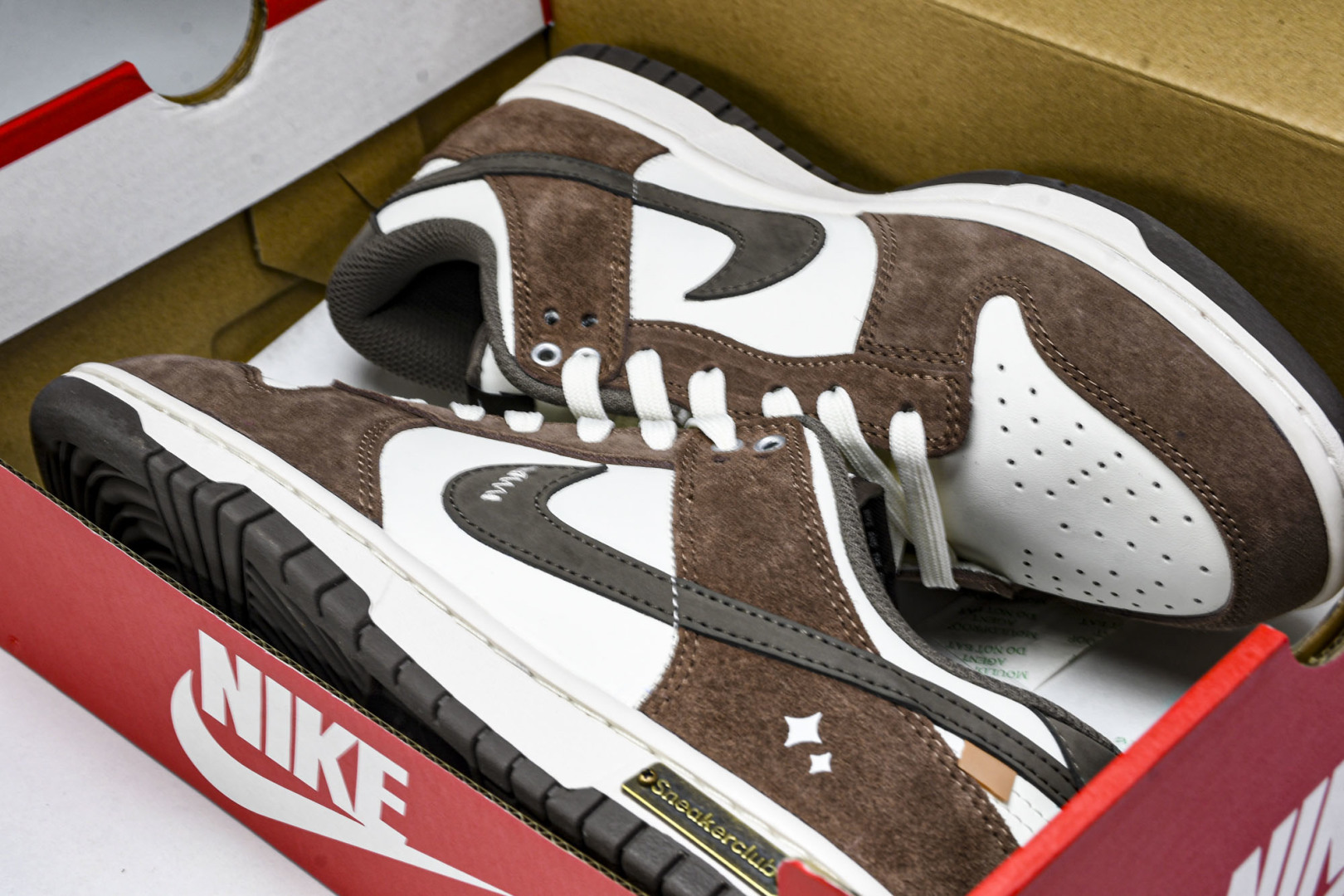 Dunk 尺码40-46.5

纯原版出品-SB Dunk Low 联名 白咖色 高端定制 低帮休闲板鞋