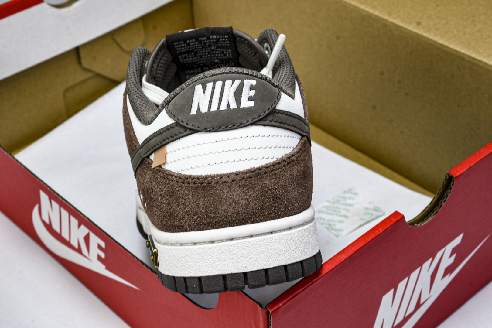 Dunk 尺码40-46.5

纯原版出品-SB Dunk Low 联名 白咖色 高端定制 低帮休闲板鞋