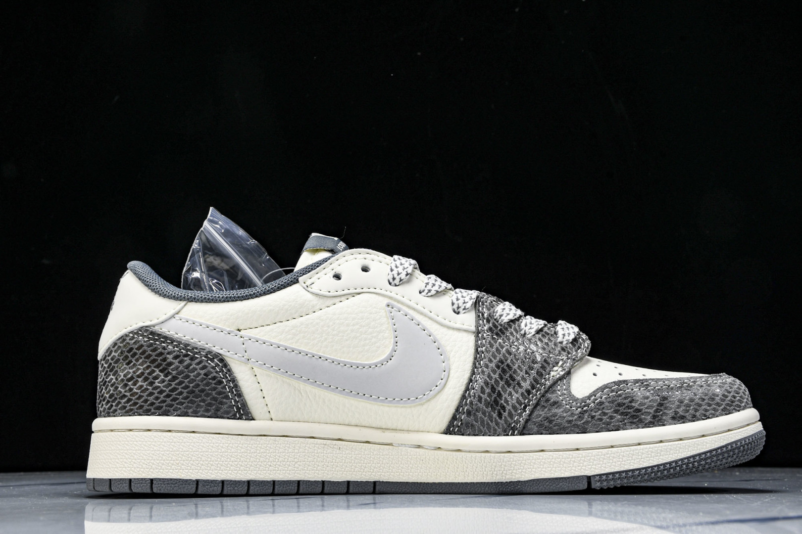 Low 尺码36-45

纯原版出品-Travis Scott x Fragment Design x 