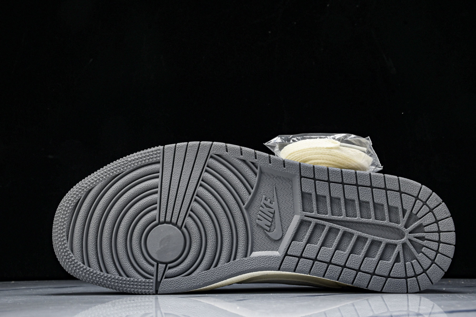 Low 尺码36-45

纯原版出品-Travis Scott x Fragment Design x 