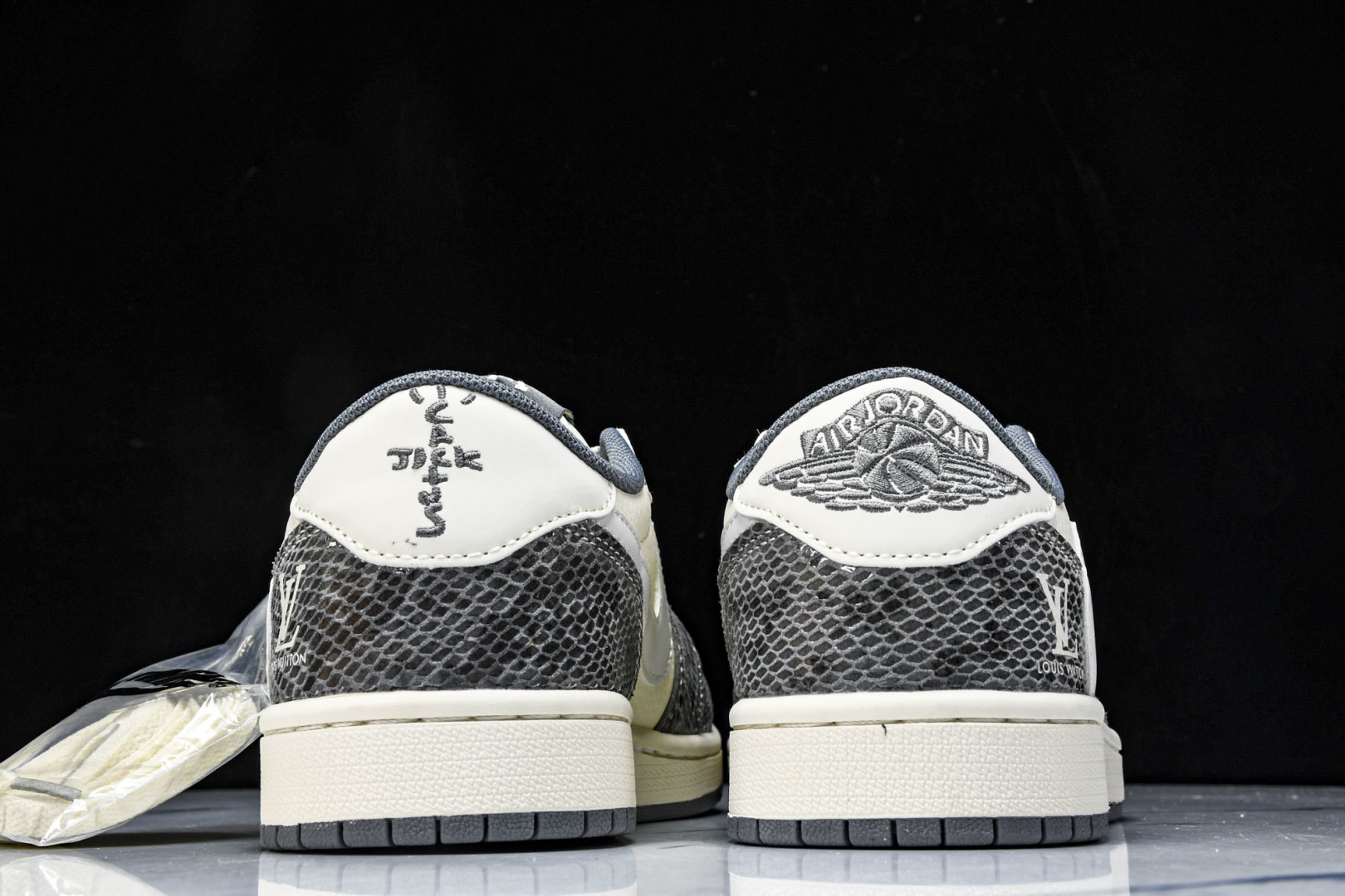 Low 尺码36-45

纯原版出品-Travis Scott x Fragment Design x 