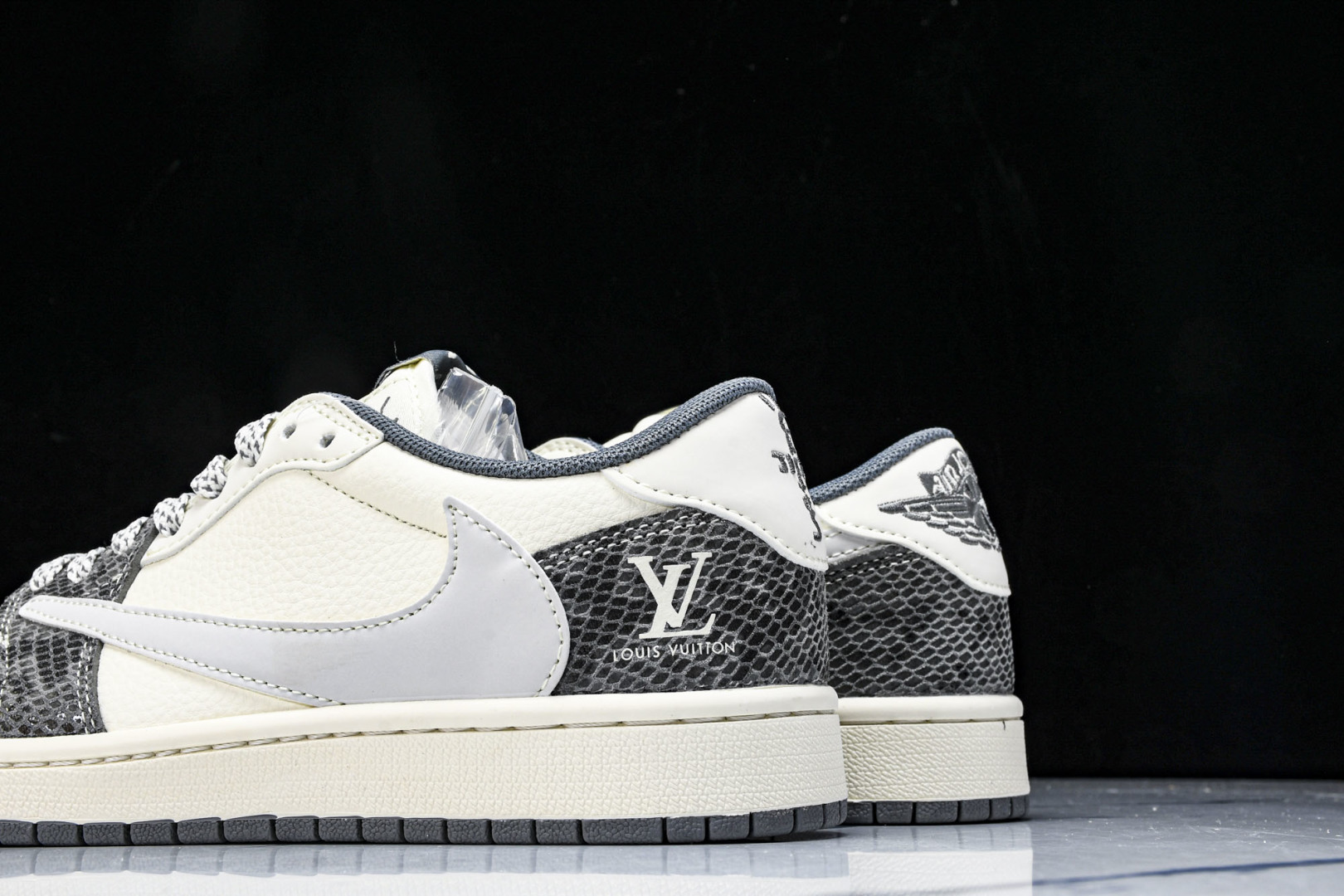 Low 尺码36-45

纯原版出品-Travis Scott x Fragment Design x 