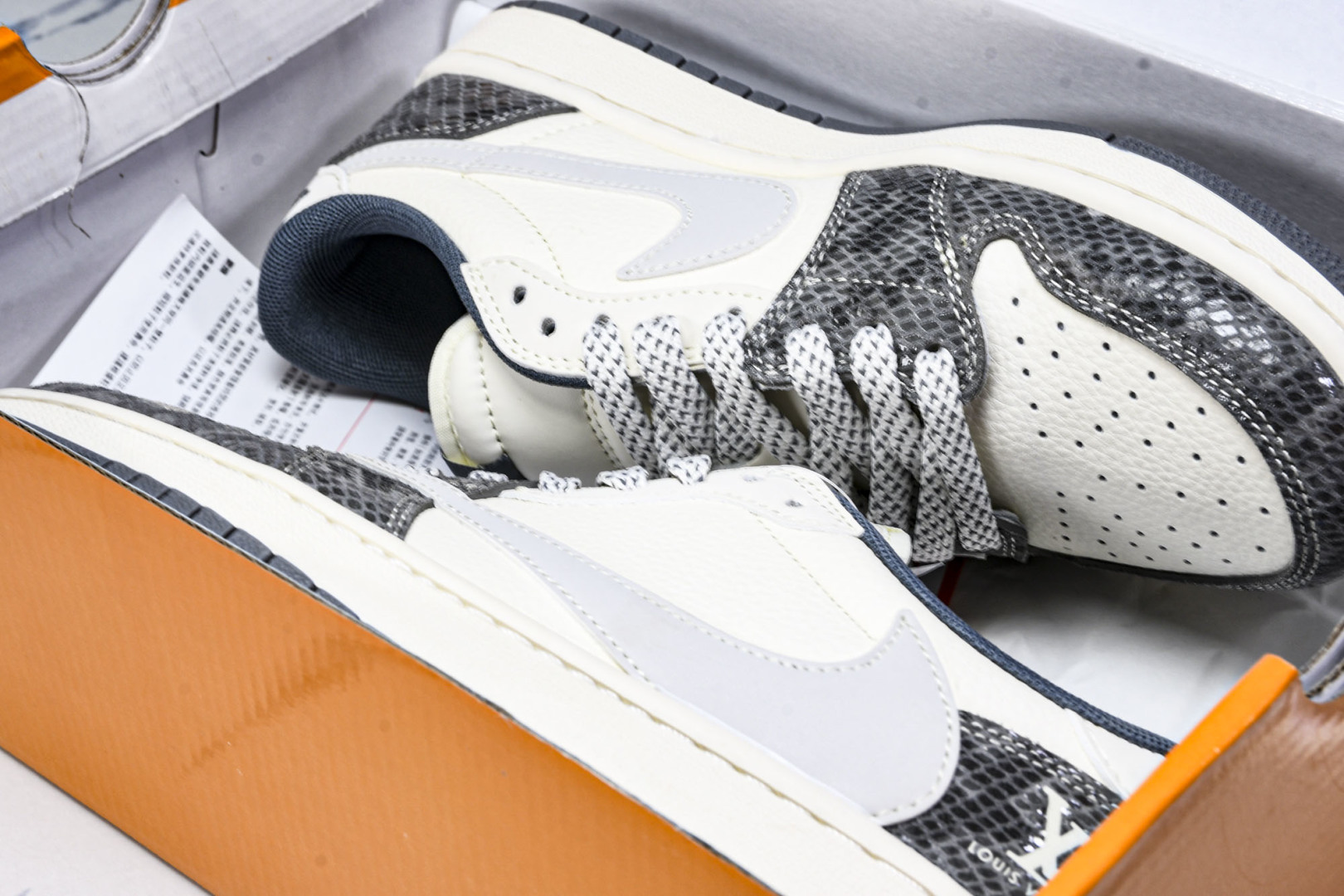 Low 尺码36-45

纯原版出品-Travis Scott x Fragment Design x 