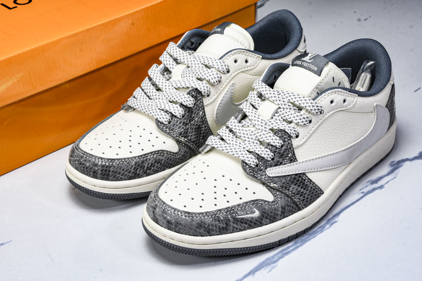 Low 尺码36-45

纯原版出品-Travis Scott x Fragment Design x 