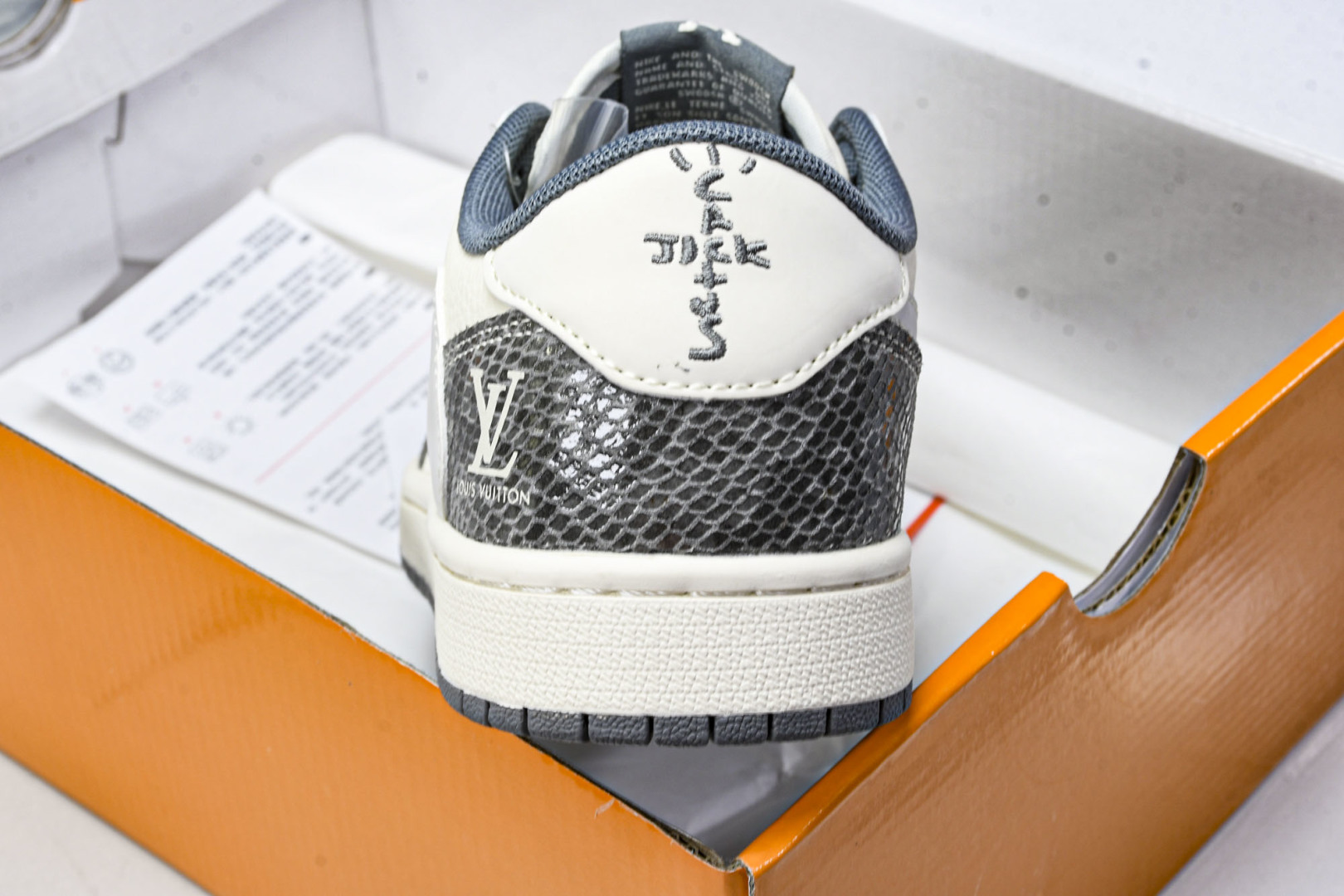 Low 尺码36-45

纯原版出品-Travis Scott x Fragment Design x 