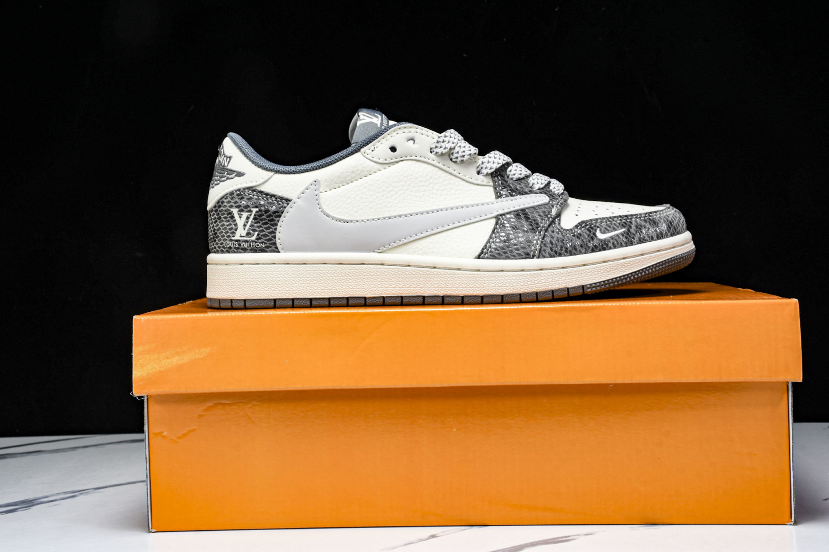 Low 尺码36-45

纯原版出品-Travis Scott x Fragment Design x 