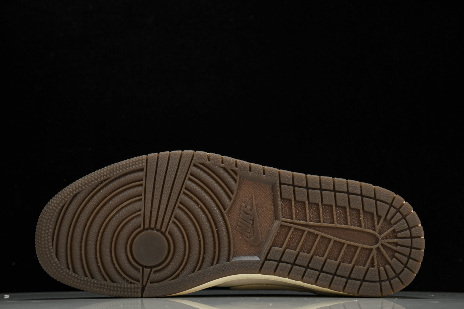 AJ Low 尺码36-47.5

纯原版出品-Air Jordan 1 Low OG Year of 