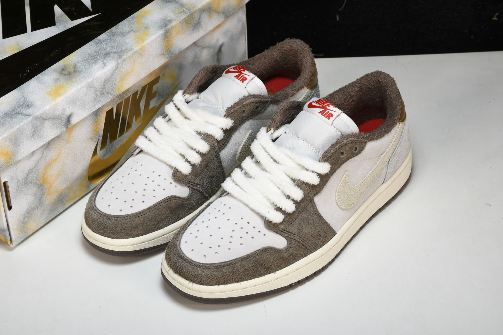 AJ Low 尺码36-47.5

纯原版出品-Air Jordan 1 Low OG Year of 