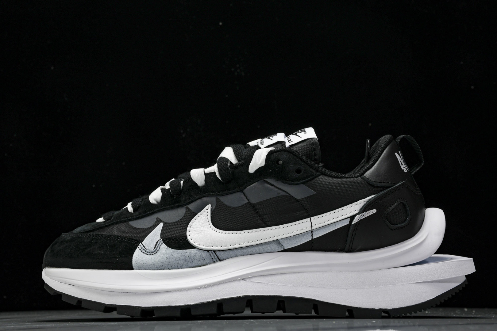 Sacai 尺码36-47.5

纯原版出品-Sacai X Nik VaPorWaffle 联名解构 