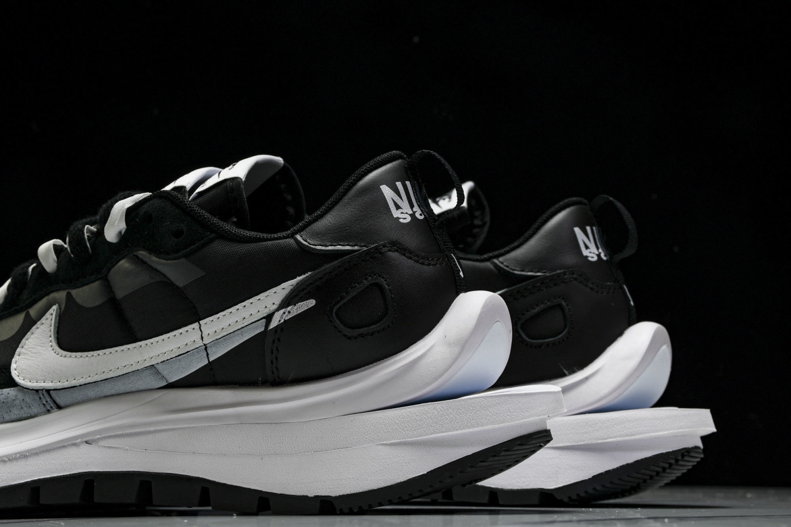 Sacai 尺码36-47.5

纯原版出品-Sacai X Nik VaPorWaffle 联名解构 