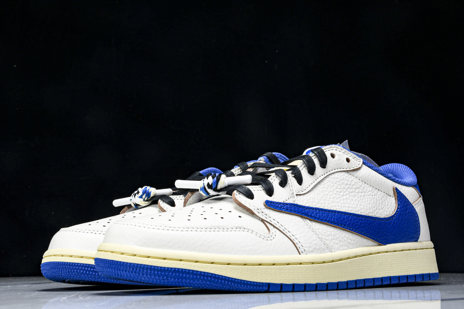 AJ Low白蓝 尺码36-50.5

纯原版出品-Fragment Design x Travis S