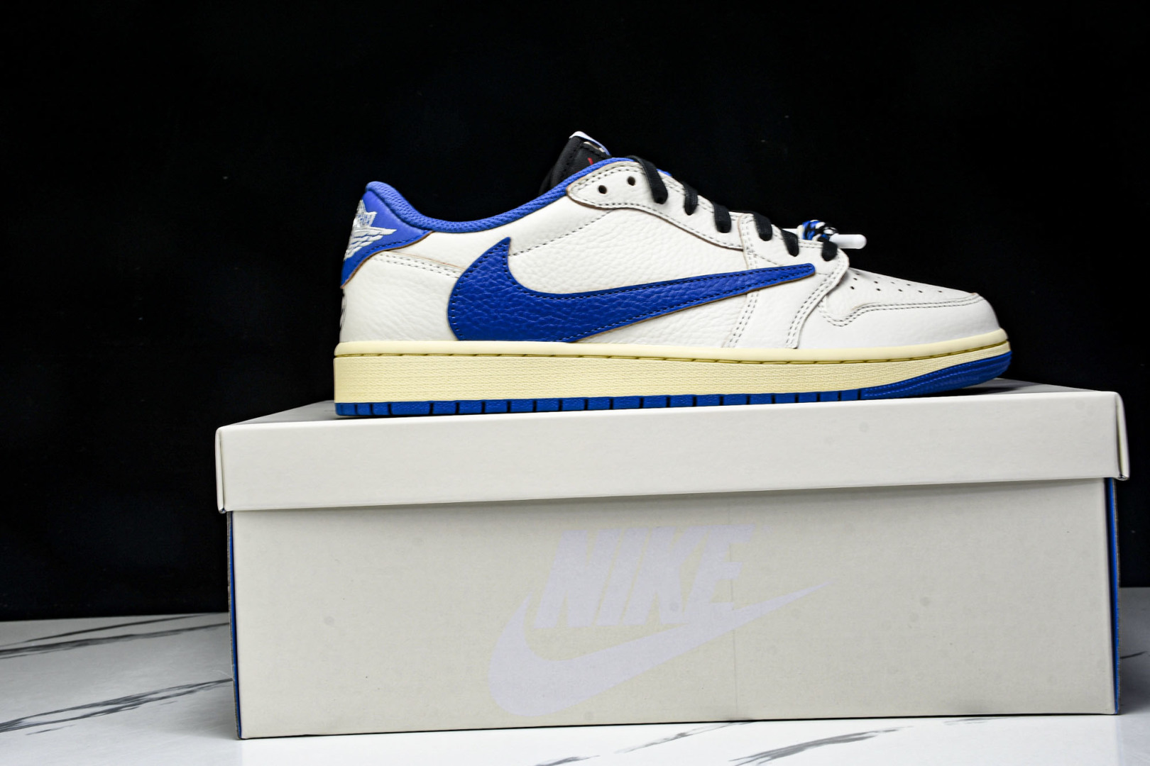 AJ Low白蓝 尺码36-50.5

纯原版出品-Fragment Design x Travis S