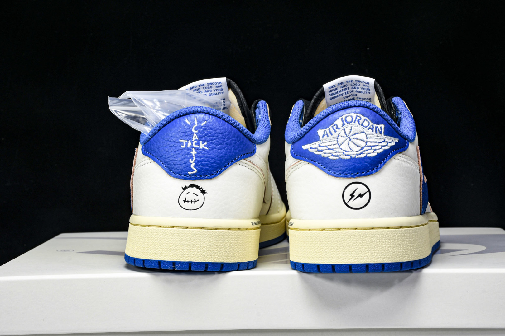 AJ Low白蓝 尺码36-50.5

纯原版出品-Fragment Design x Travis S