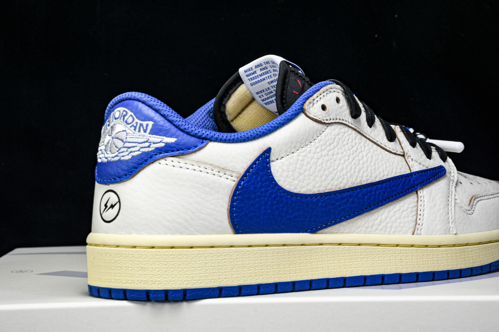 AJ Low白蓝 尺码36-50.5

纯原版出品-Fragment Design x Travis S