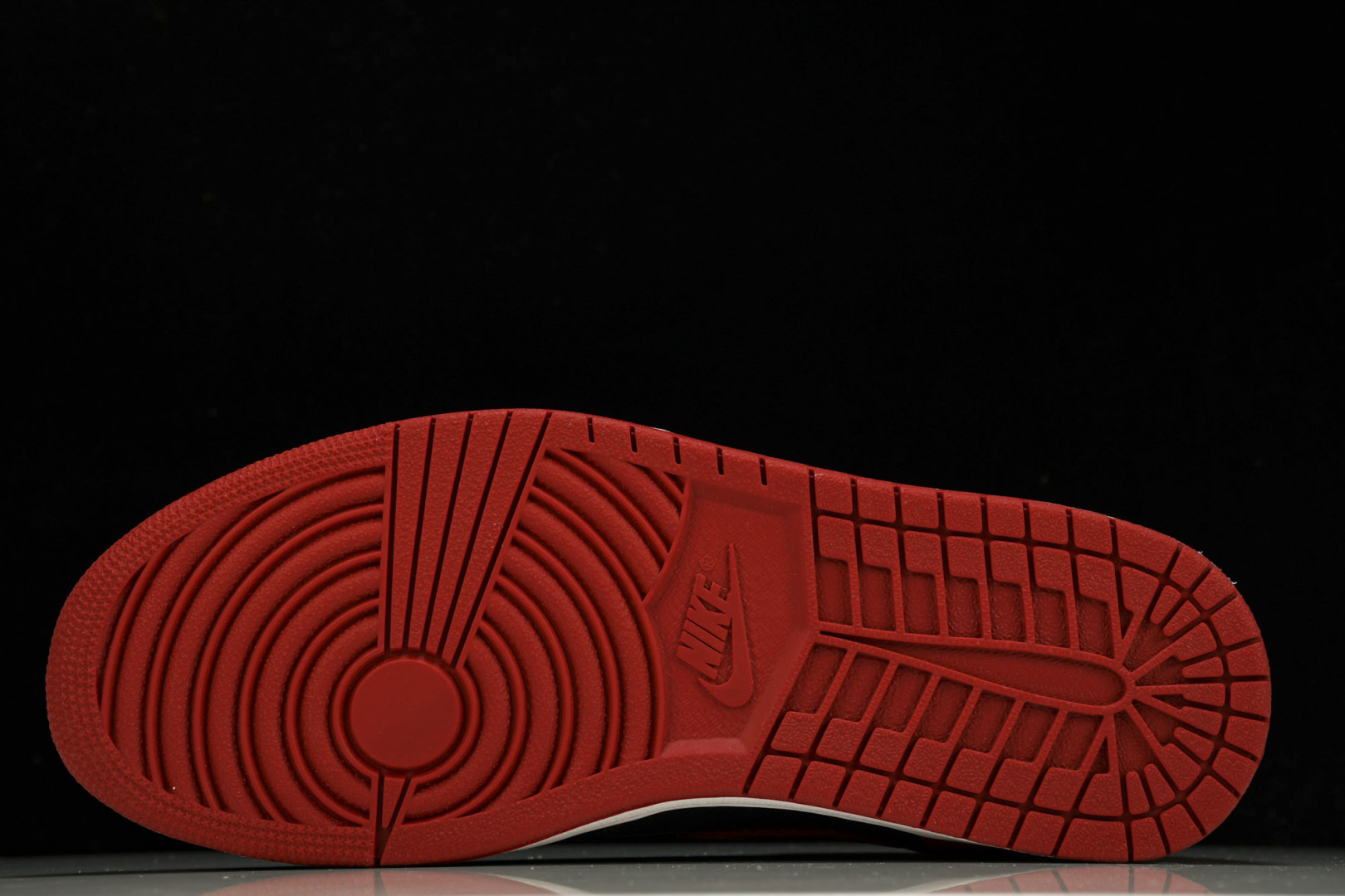 AJ1 黑红 尺码40-47.5

纯原版出品-Air Jordan 1 Retro“Banned”20