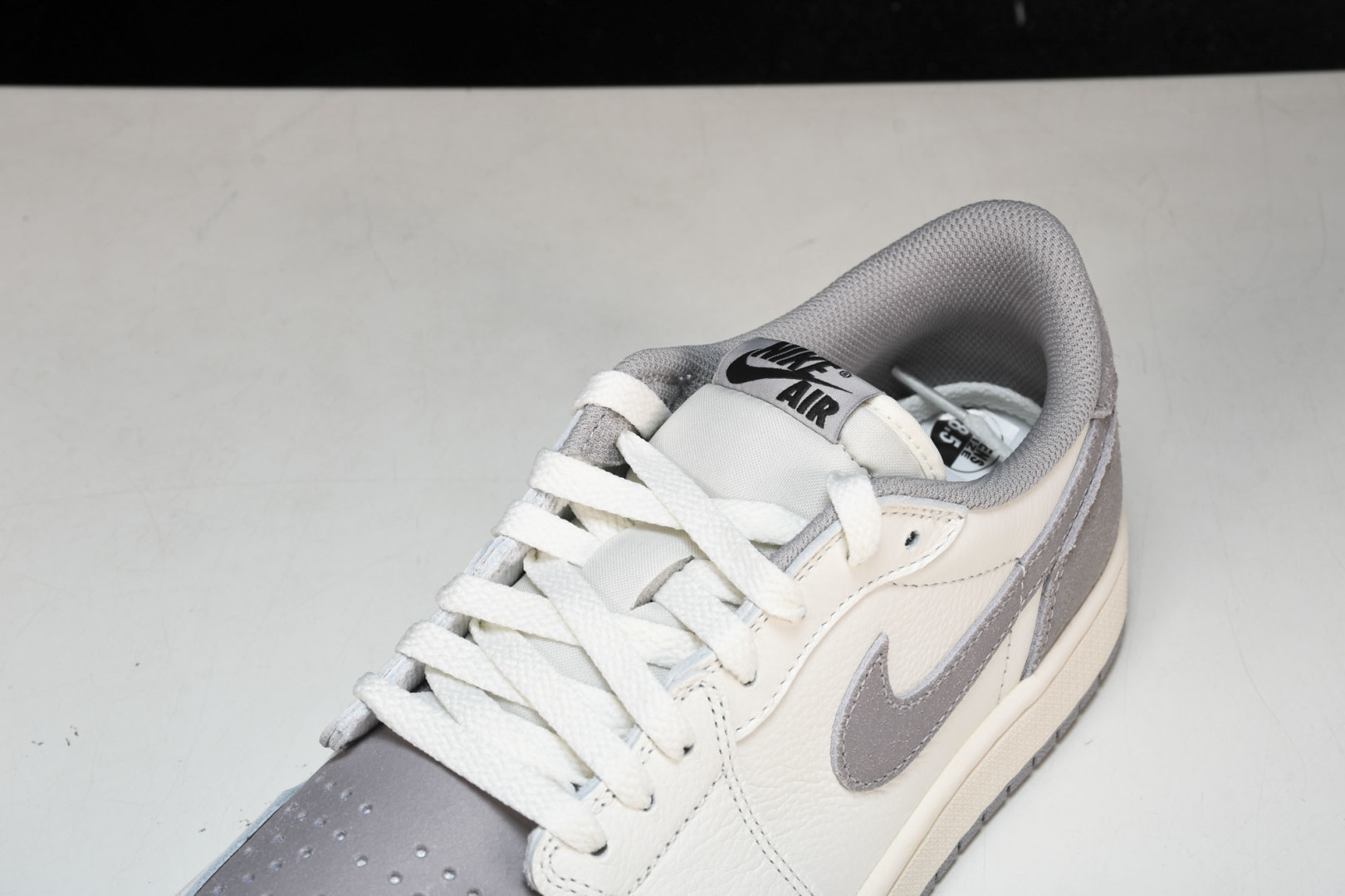 AJLow白灰 尺码40-47.5

纯原版出品-Air Jordan 1 Low OG“AtmosPh