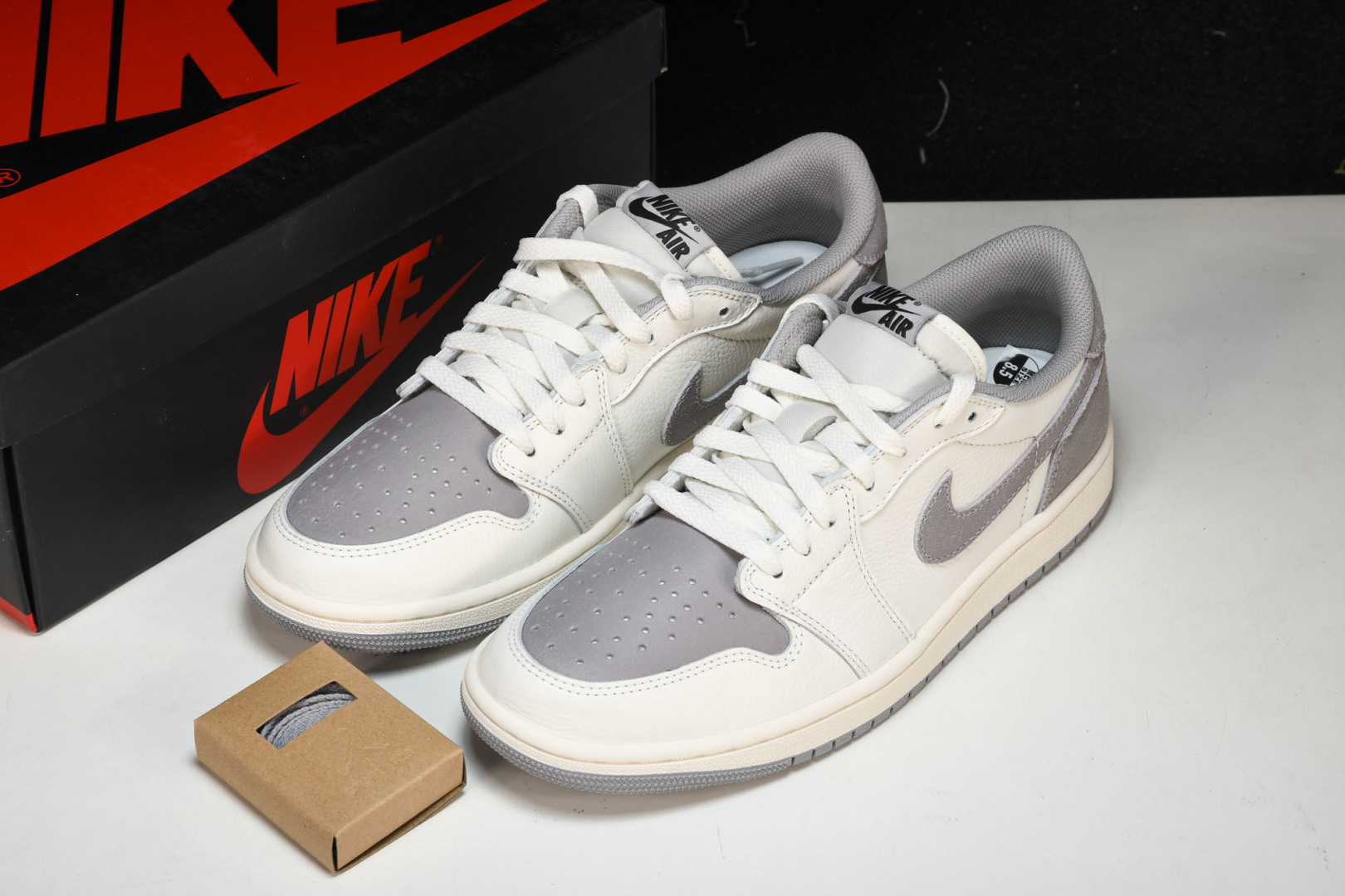 AJLow白灰 尺码40-47.5

纯原版出品-Air Jordan 1 Low OG“AtmosPh