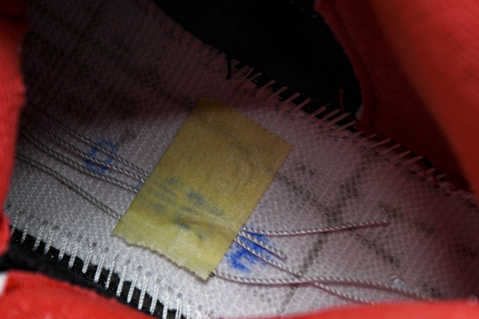 AJ5 尺码40.5-47.5

纯原版出品-Air Jordan 5 Retro Fire Red B