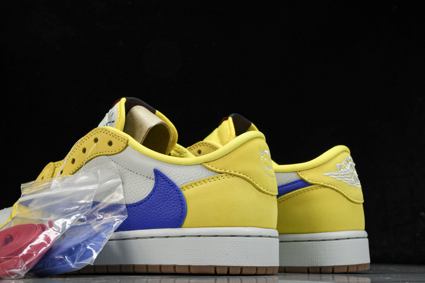 AJ Low金丝雀 尺码36-48.5

纯原版出品-WMNS Travis Scott x Air J
