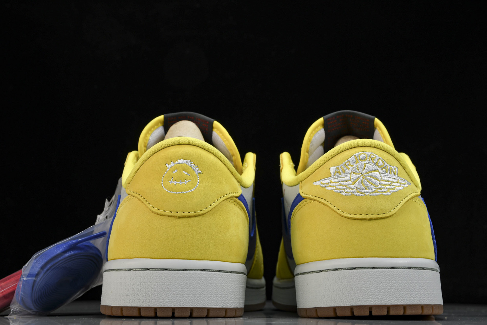AJ Low金丝雀 尺码36-48.5

纯原版出品-WMNS Travis Scott x Air J