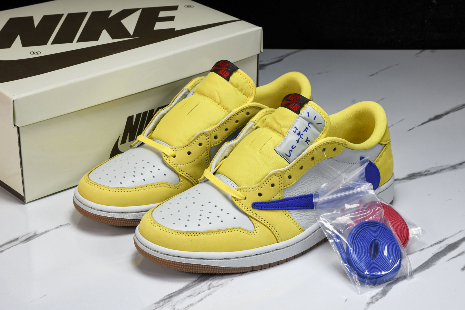 AJ Low金丝雀 尺码36-48.5

纯原版出品-WMNS Travis Scott x Air J