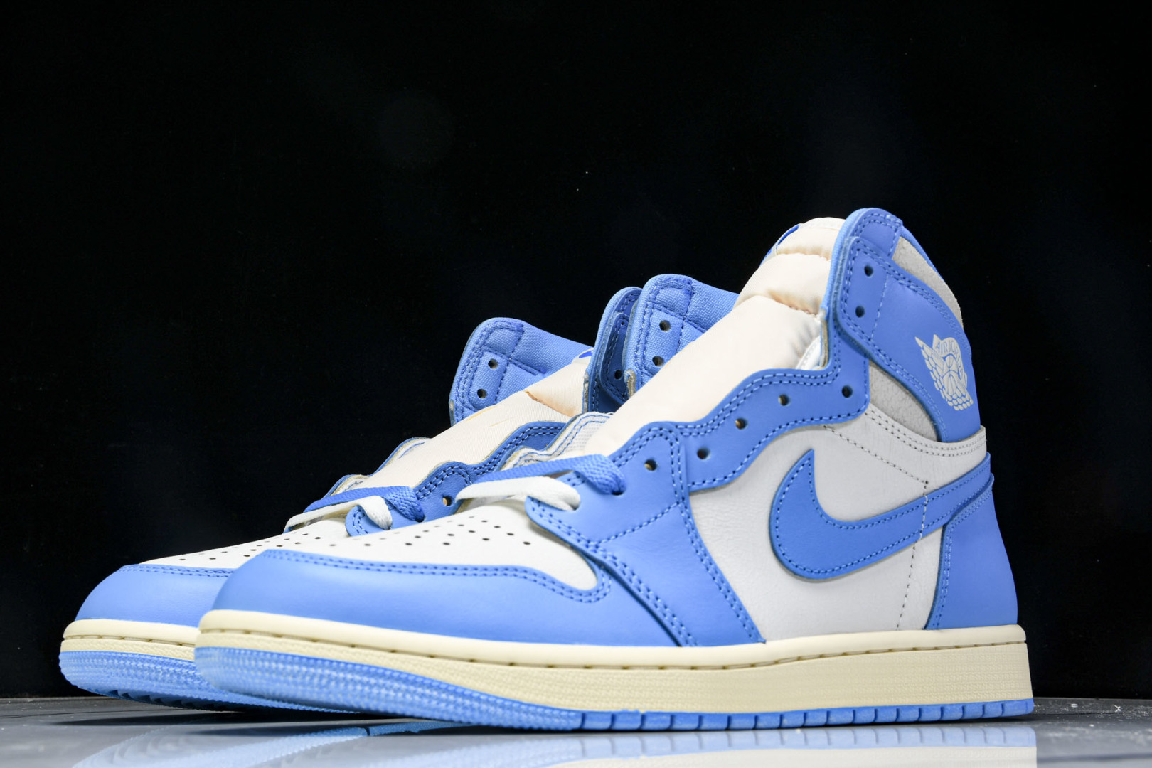 AJ1高帮 尺码40-48.5

纯原版出品-Air Jordan 1 Retro High OG UN