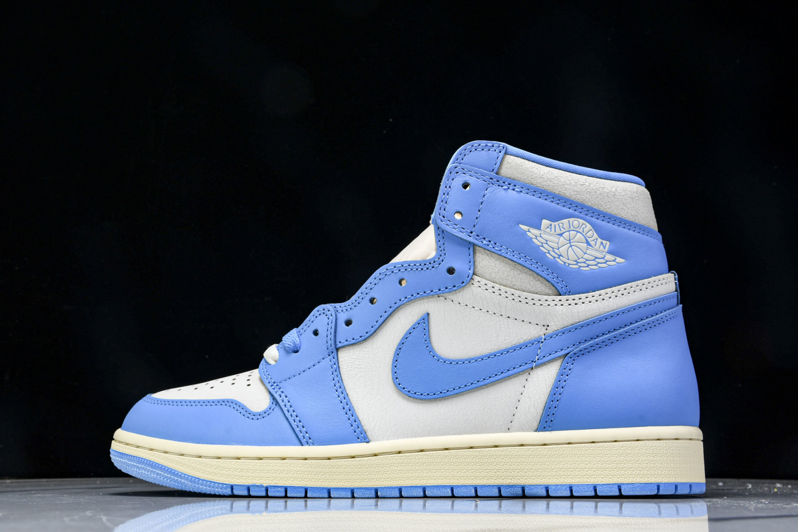 AJ1高帮 尺码40-48.5

纯原版出品-Air Jordan 1 Retro High OG UN