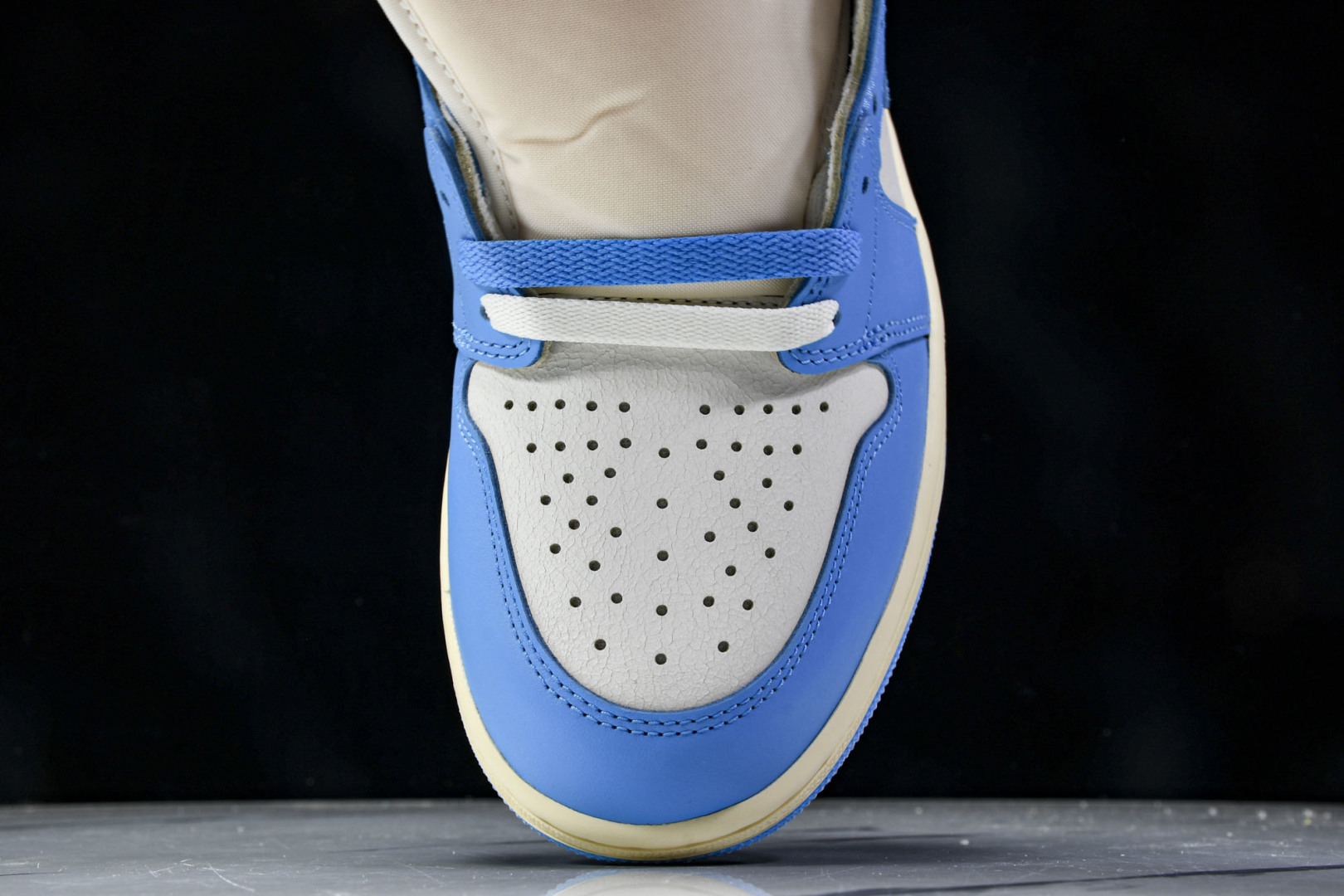 AJ1高帮 尺码40-48.5

纯原版出品-Air Jordan 1 Retro High OG UN
