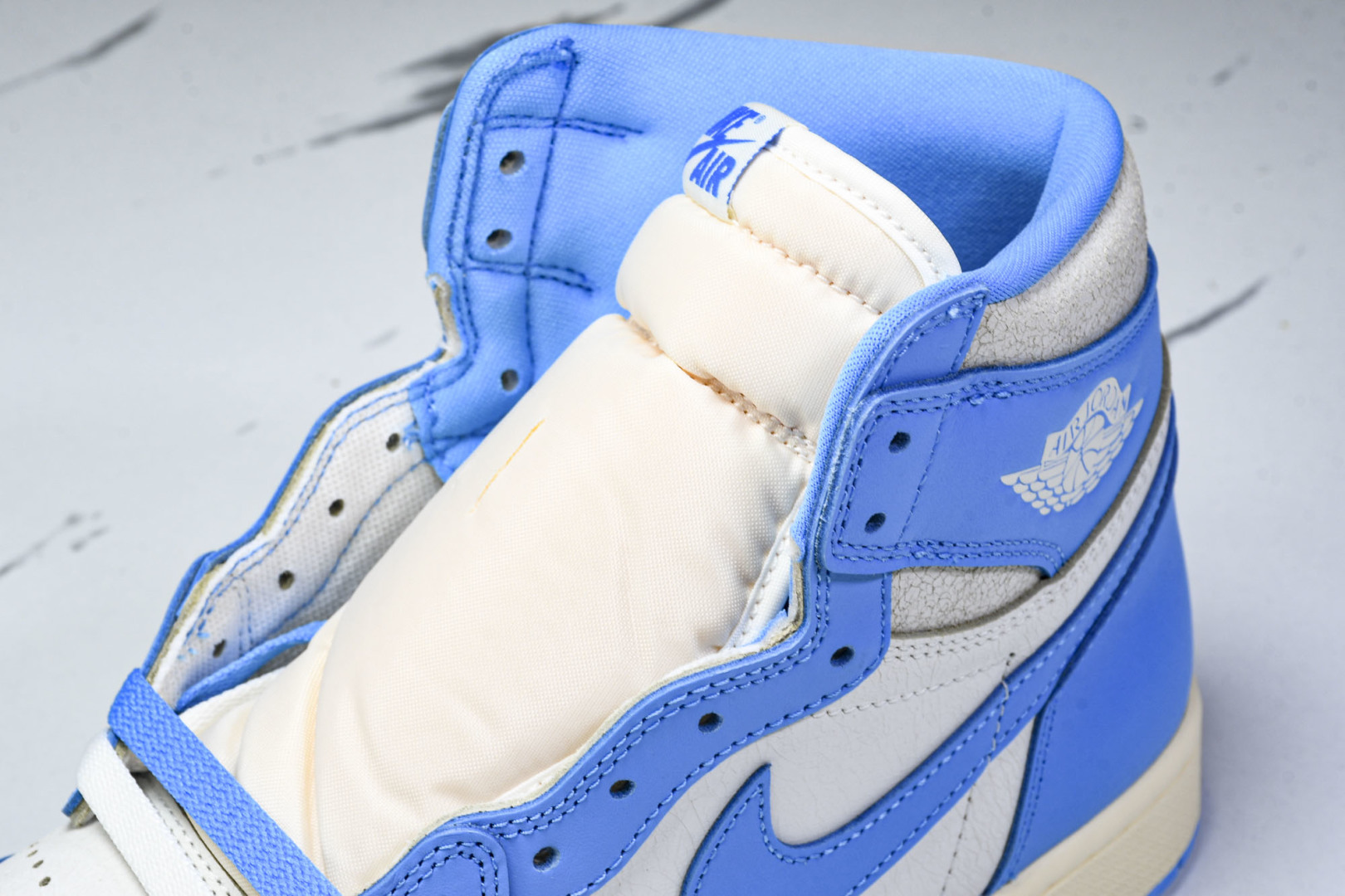 AJ1高帮 尺码40-48.5

纯原版出品-Air Jordan 1 Retro High OG UN