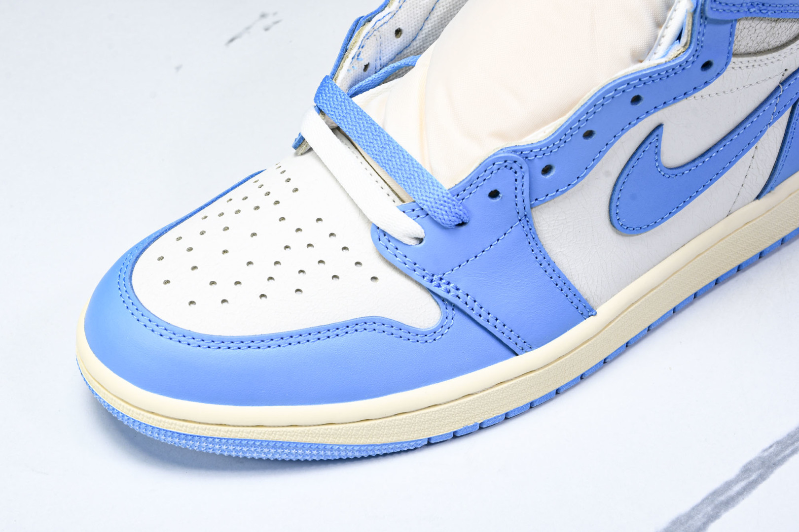 AJ1高帮 尺码40-48.5

纯原版出品-Air Jordan 1 Retro High OG UN