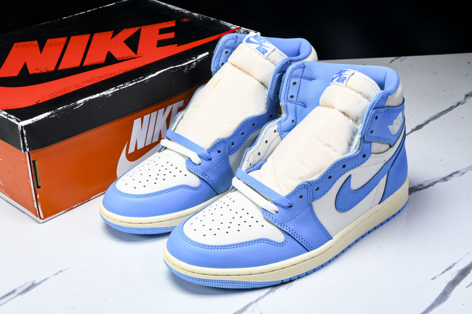 AJ1高帮 尺码40-48.5

纯原版出品-Air Jordan 1 Retro High OG UN