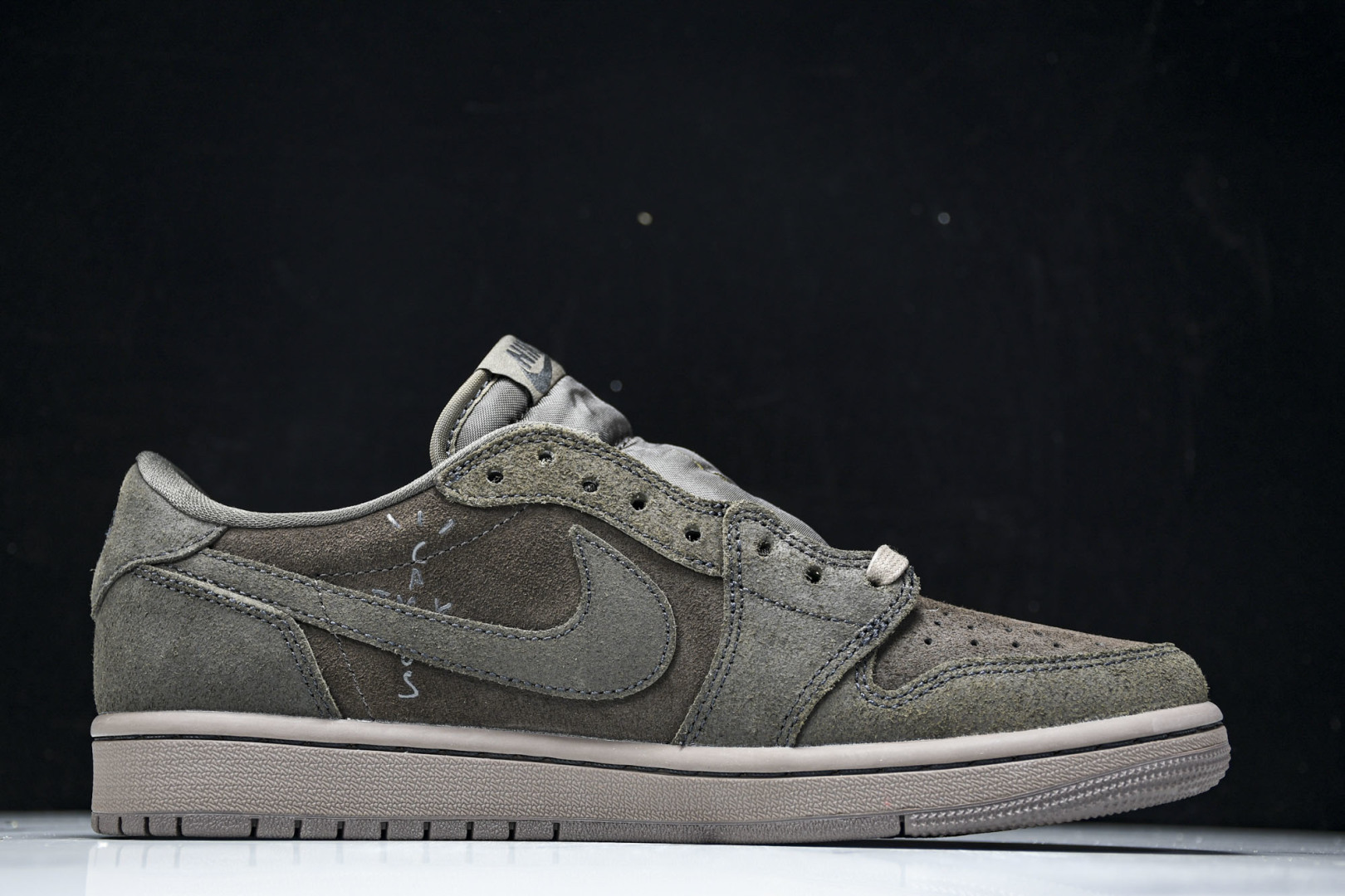 AJ Low黑棕 尺码40-48.5

纯原版出品-Air Jordan 1 Retro Low OG 