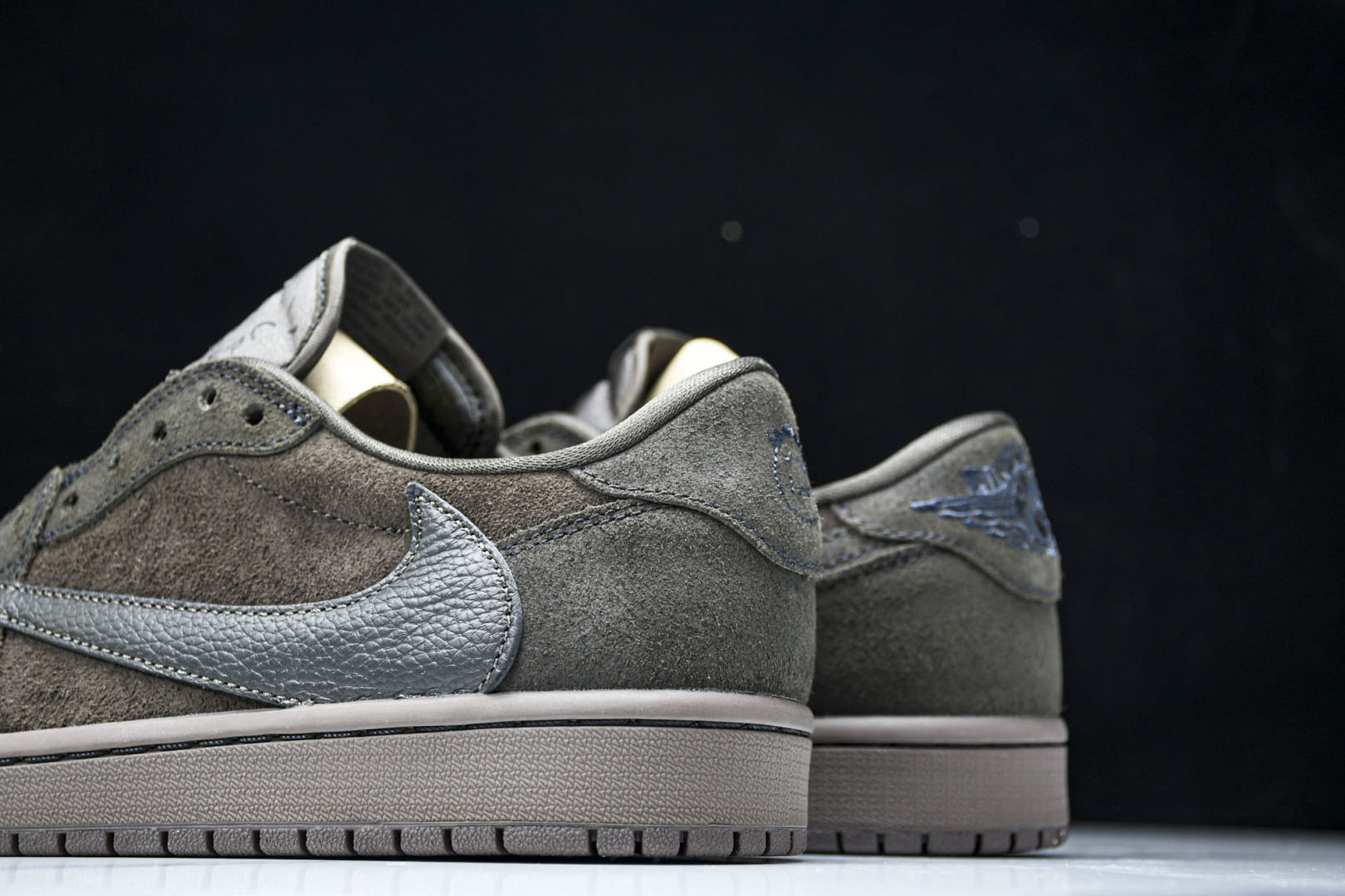 AJ Low黑棕 尺码40-48.5

纯原版出品-Air Jordan 1 Retro Low OG 