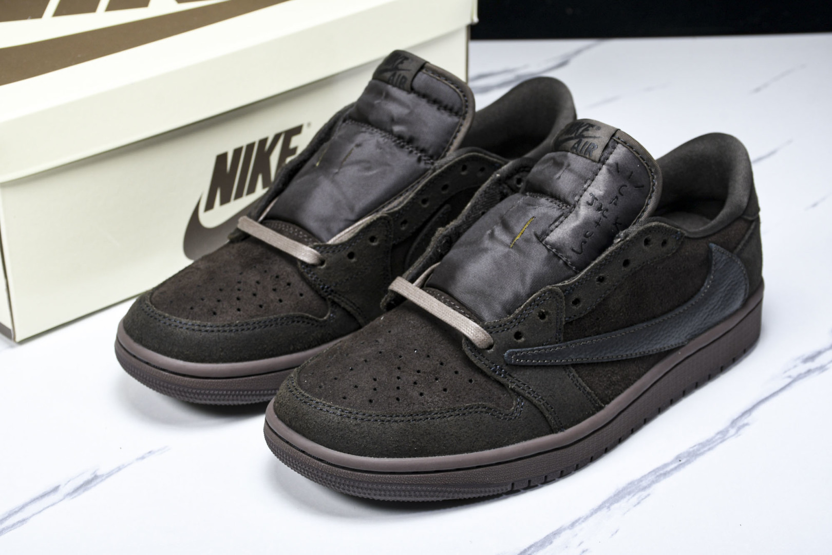 AJ Low黑棕 尺码40-48.5

纯原版出品-Air Jordan 1 Retro Low OG 