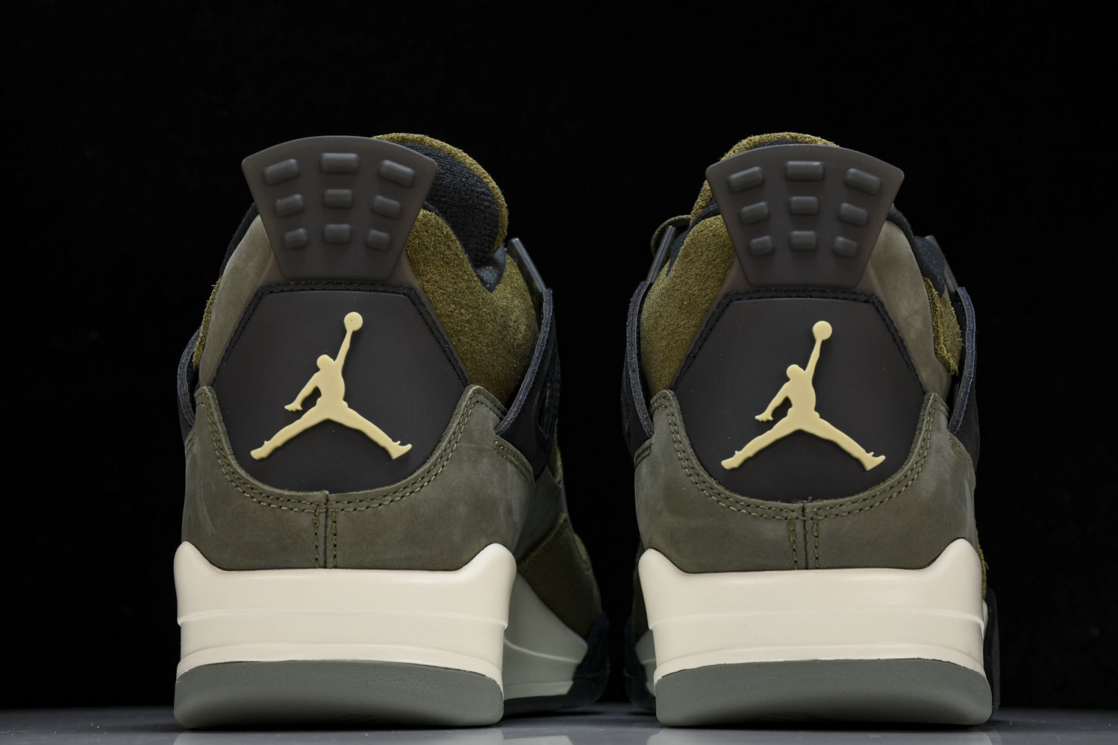 AJ4军绿 尺码：40-47.5

纯原出品-Air Jordan 4 Olive Canvas 军绿 